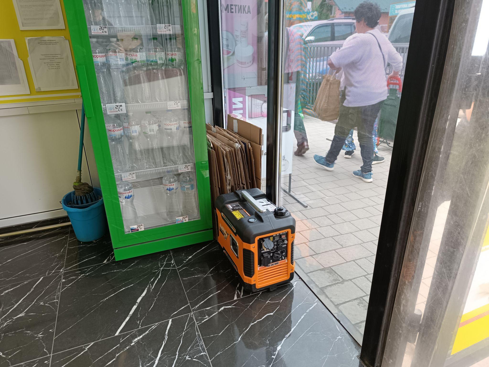 Новини Тернополя - фото з Як зберігають заморожені продукти у магазинах під час відключення світла: «20 хвилин» перевірили