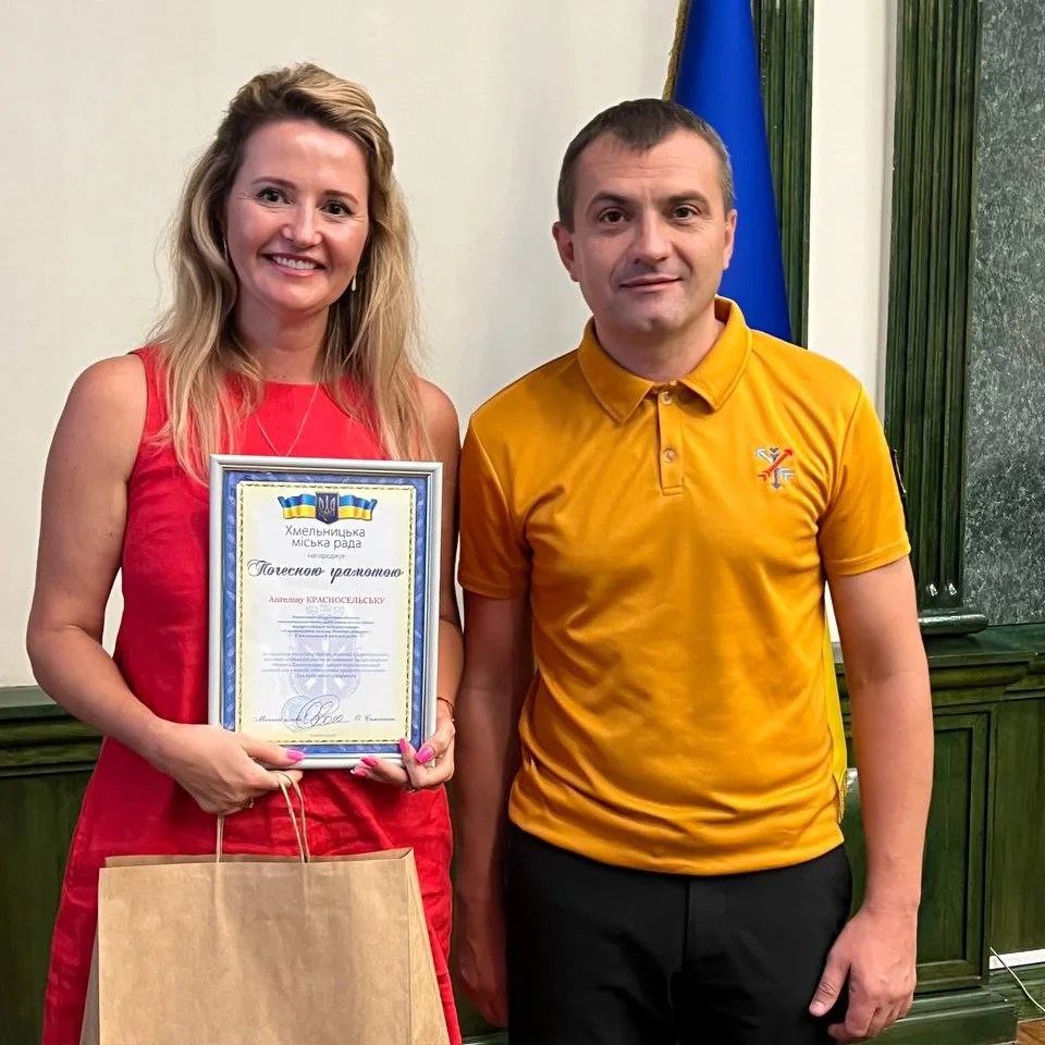 Новини Хмельницького - фото з Хмельницьким медикам вручили грамоти та подяки з нагоди свята (ФОТО)