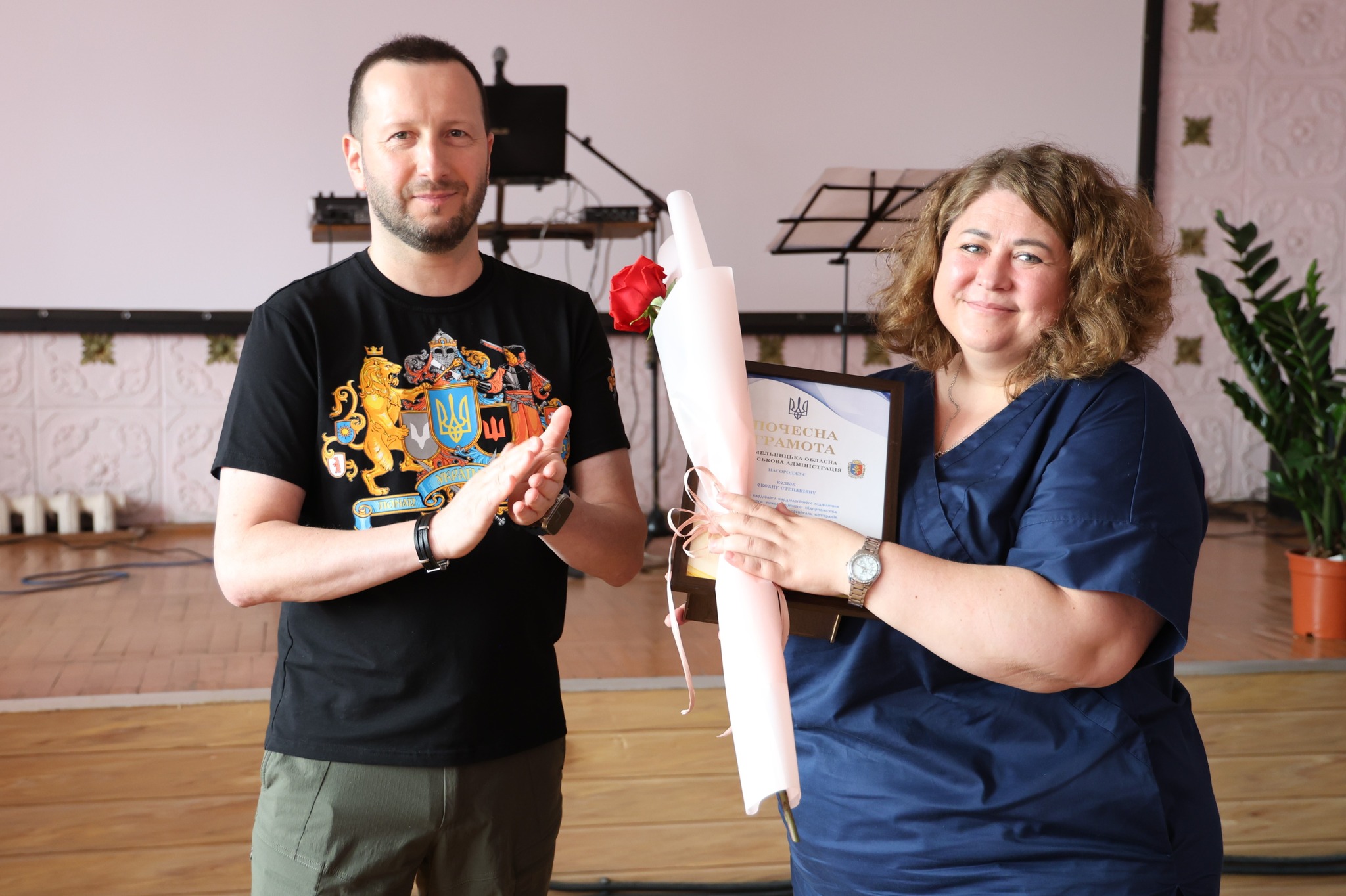 Новини Хмельницького - фото з Хмельницьким медикам вручили грамоти та подяки з нагоди свята (ФОТО)