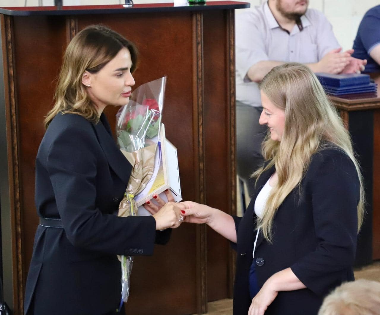 Новини Хмельницького - фото з Хмельницьким медикам вручили грамоти та подяки з нагоди свята (ФОТО)