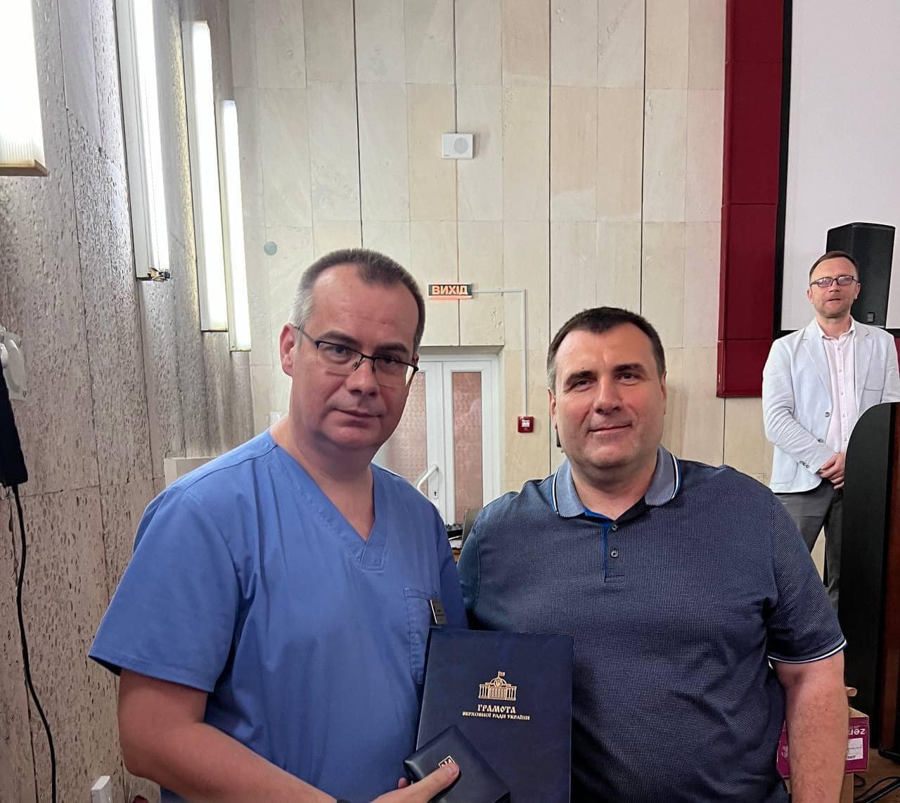 Новини Хмельницького - фото з Хмельницьким медикам вручили грамоти та подяки з нагоди свята (ФОТО)