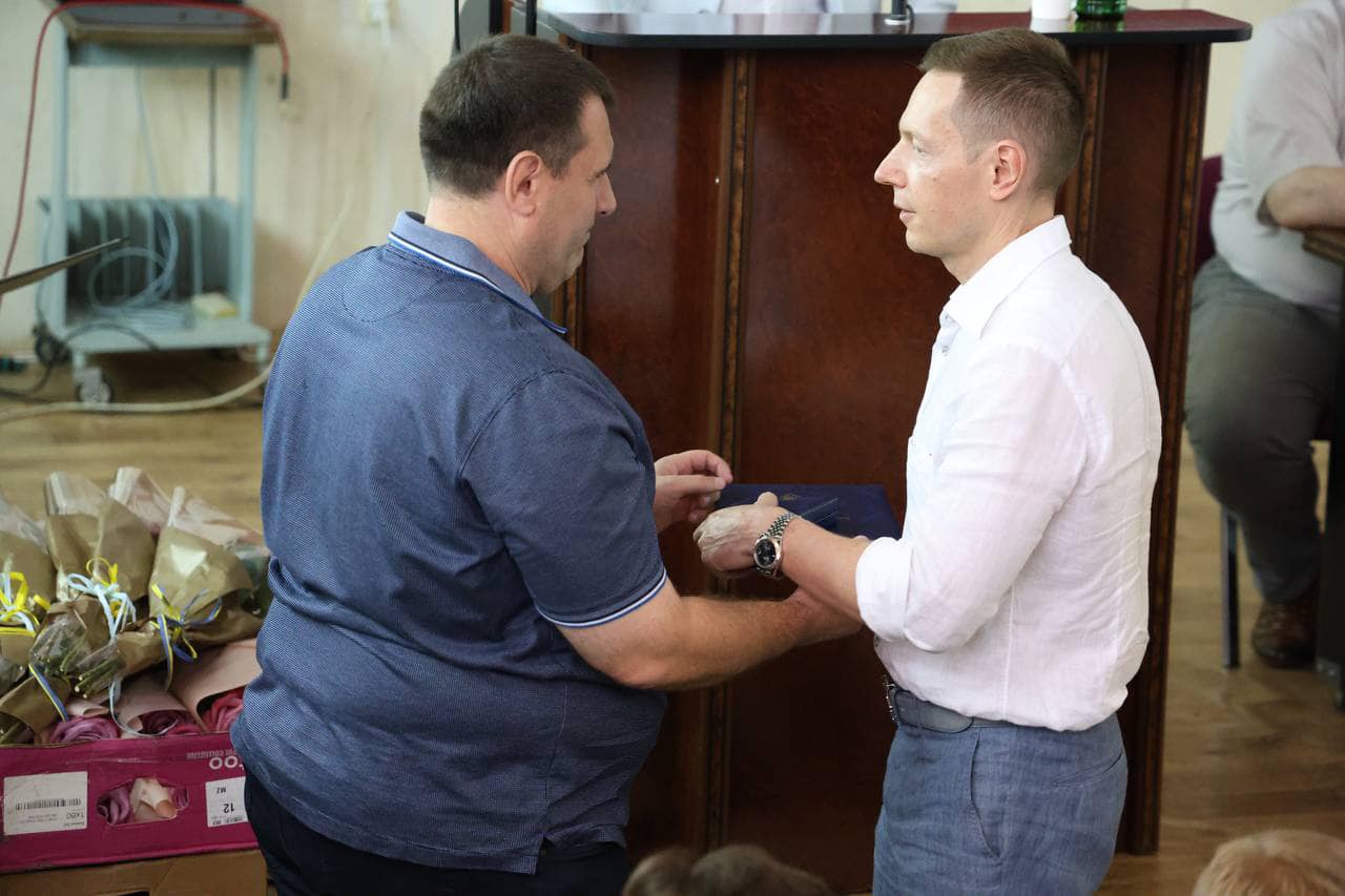 Новини Хмельницького - фото з Хмельницьким медикам вручили грамоти та подяки з нагоди свята (ФОТО)