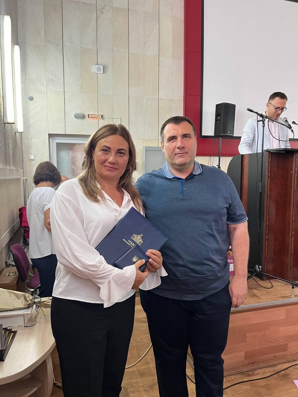 Новини Хмельницького - фото з Хмельницьким медикам вручили грамоти та подяки з нагоди свята (ФОТО)