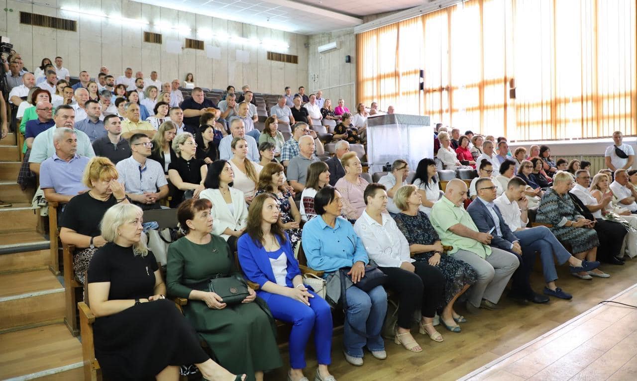 Новини Хмельницького - фото з Хмельницьким медикам вручили грамоти та подяки з нагоди свята (ФОТО)