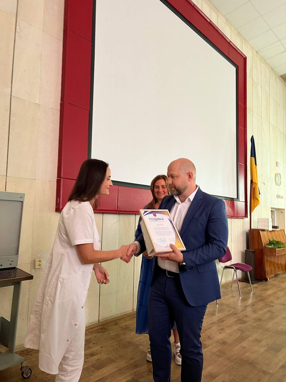 Новини Хмельницького - фото з Хмельницьким медикам вручили грамоти та подяки з нагоди свята (ФОТО)
