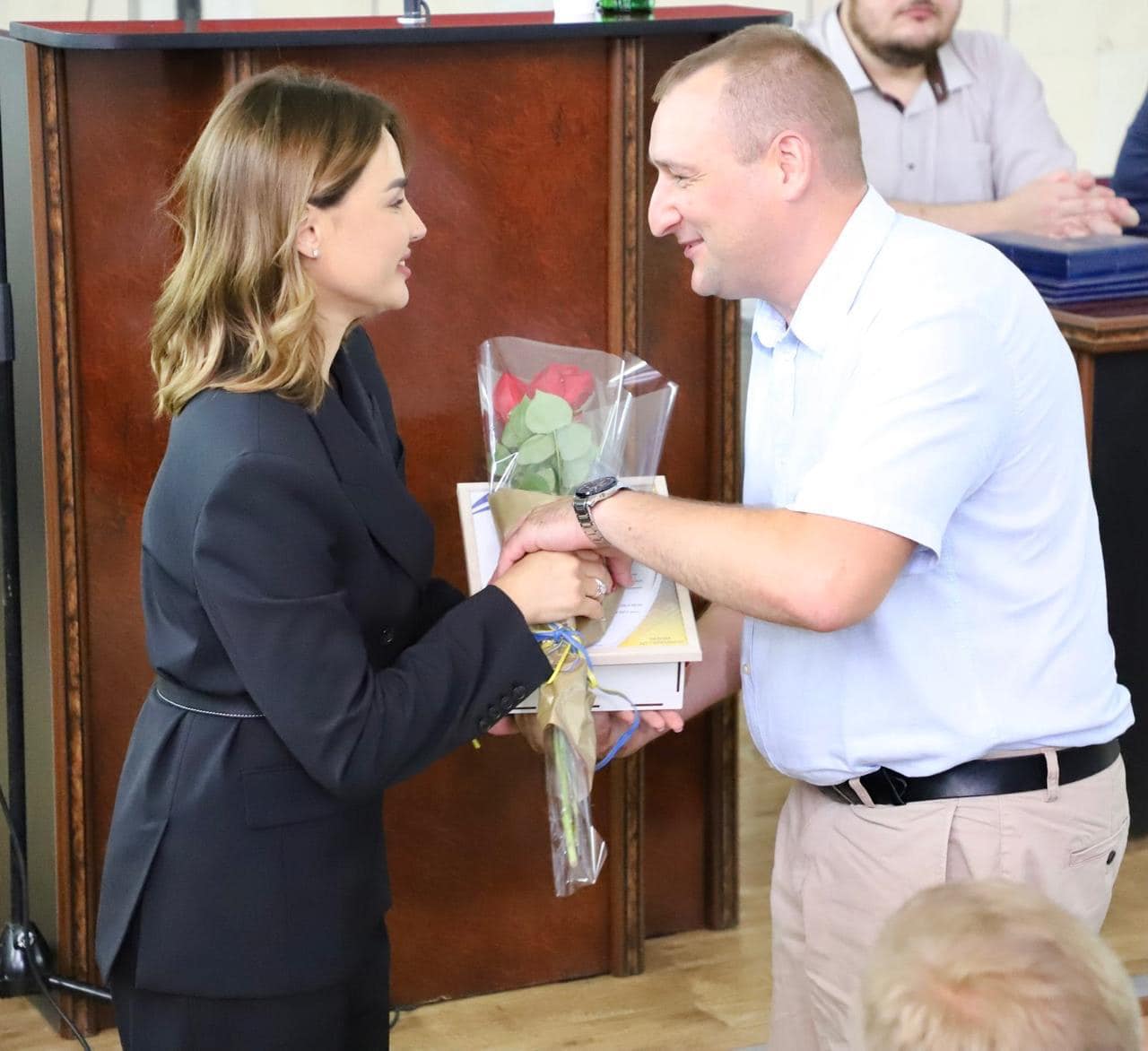 Новини Хмельницького - фото з Хмельницьким медикам вручили грамоти та подяки з нагоди свята (ФОТО)