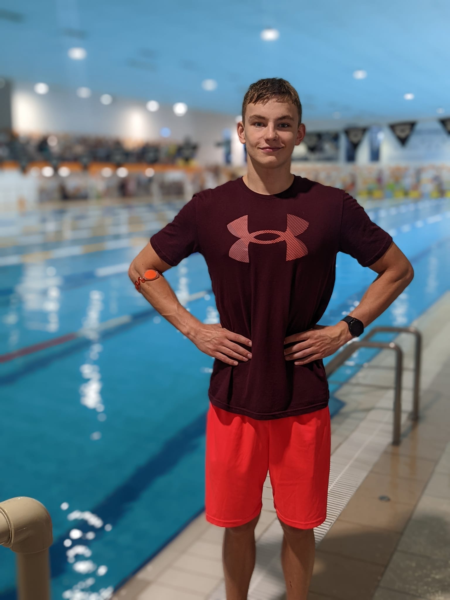 Новини Тернополя - фото з Тернополянин Михайло Басара виборов бронзу на Чемпіонаті України з плавання На зображенні може бути: 1 особа, плаває та басейн