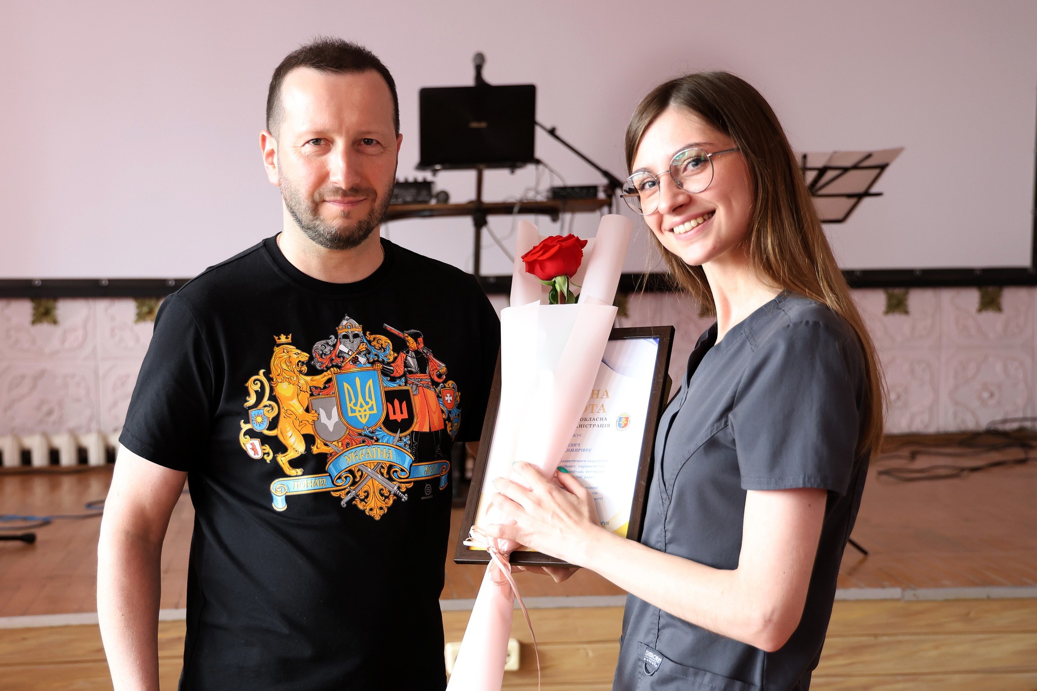 Новини Хмельницького - фото з Хмельницьким медикам вручили грамоти та подяки з нагоди свята (ФОТО)