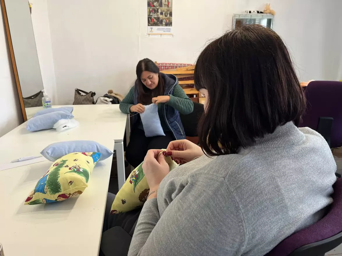 Новини Тернополя - фото з «ЗСУ потрібні шкарпетки, панамки та спідня білизна»: волонтери просять принести тканину