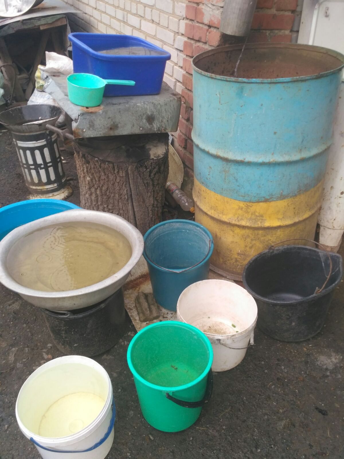 Новини Вінниці - фото з «Така пекельна спека, а ми без краплі води». У Пултівцях навіть в амбулаторії сухі крани