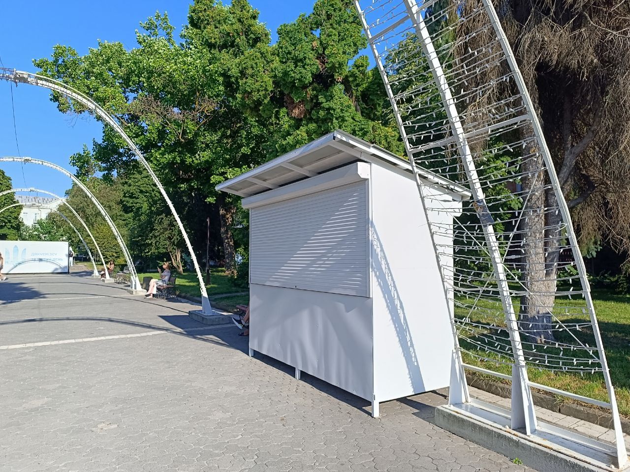 Новини Тернополя - фото з Біля Театрального майдану встановили новий МАФ: чи є дозволи та що там планують відкрити