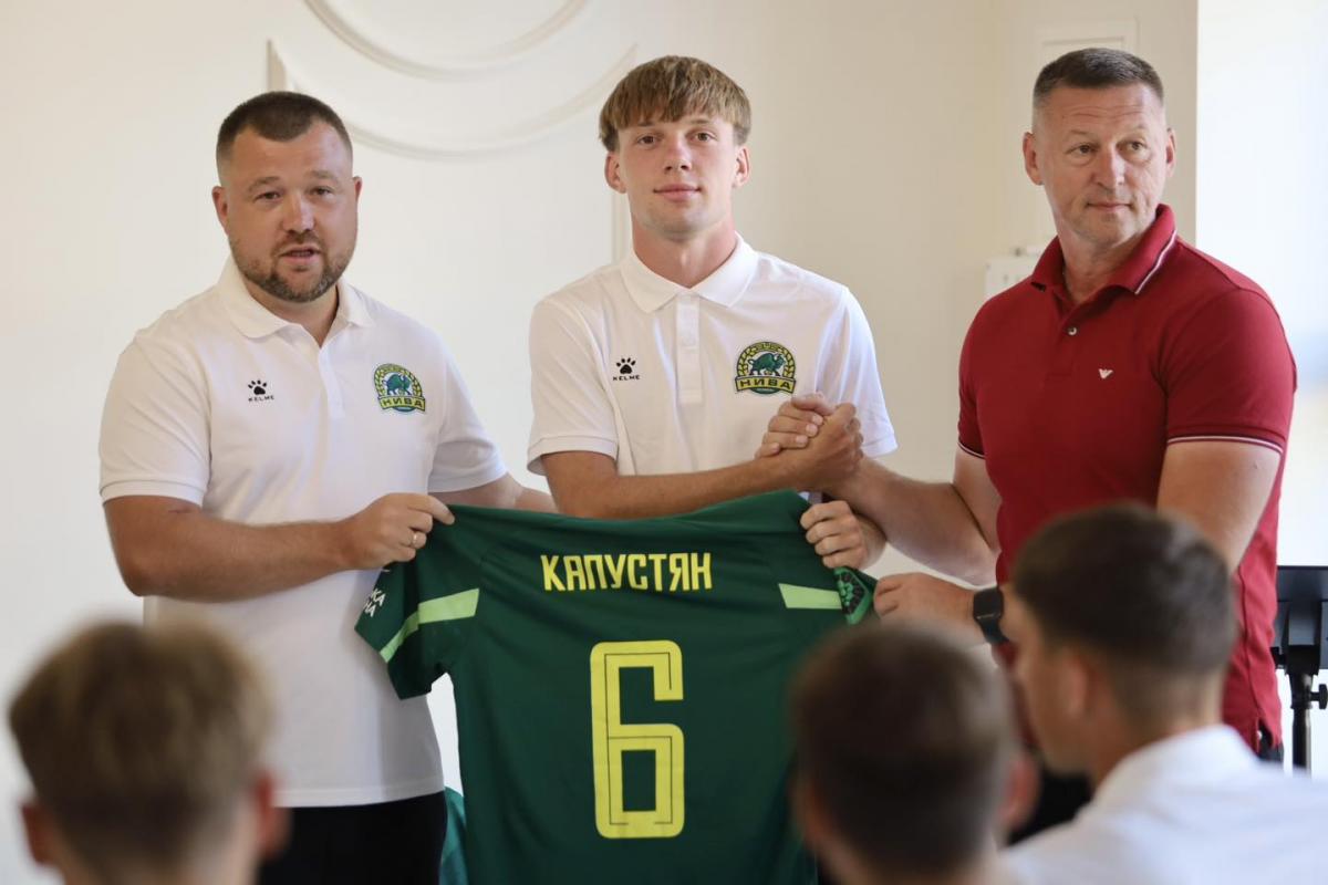 Новини Тернополя - фото з ФК «Нива» офіційно представив новобранців команди