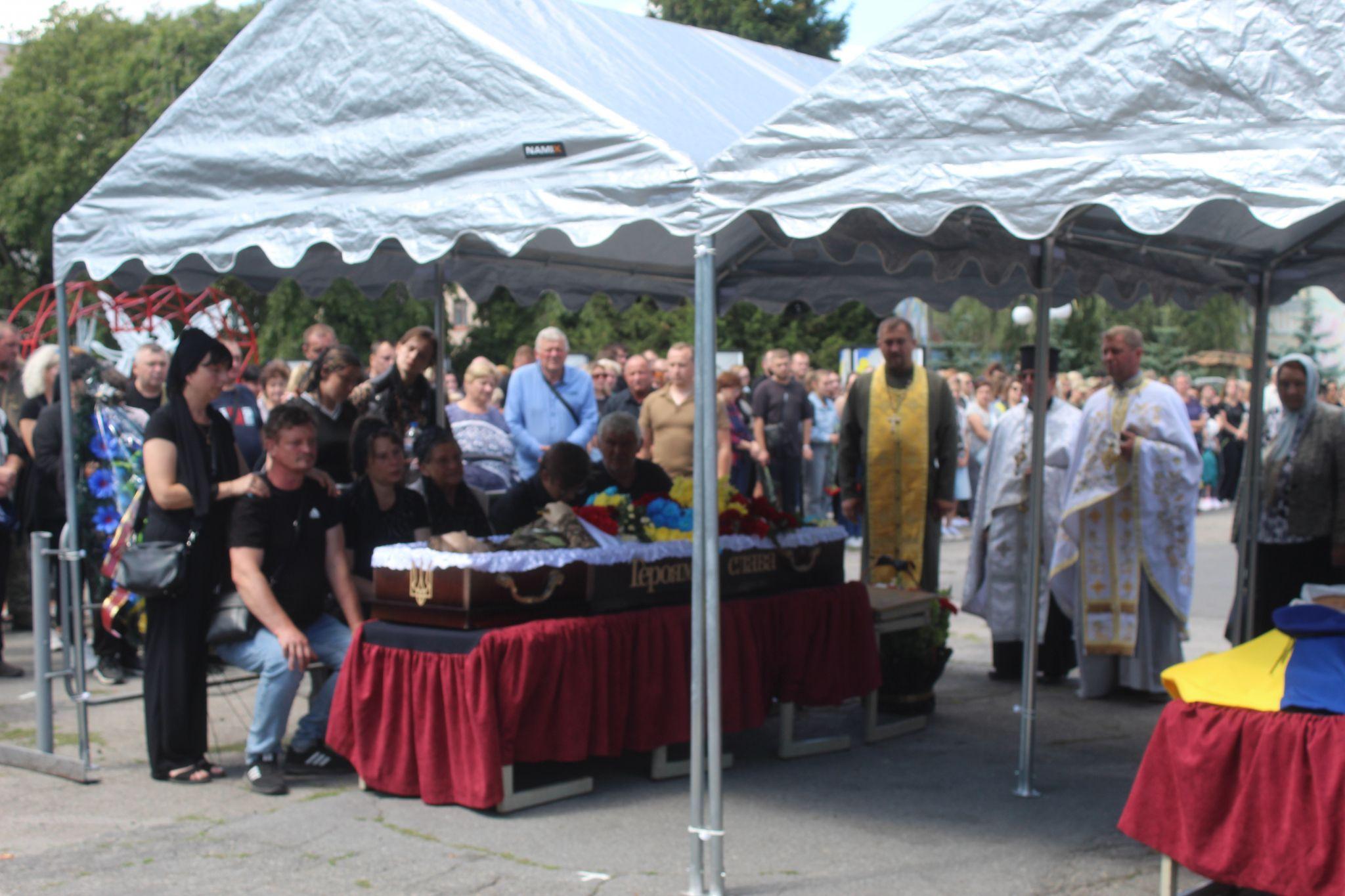 Новини Козятина - фото з Щоб провести свого командира в останню дорогу, воїни з’їхались з усіх фронтів