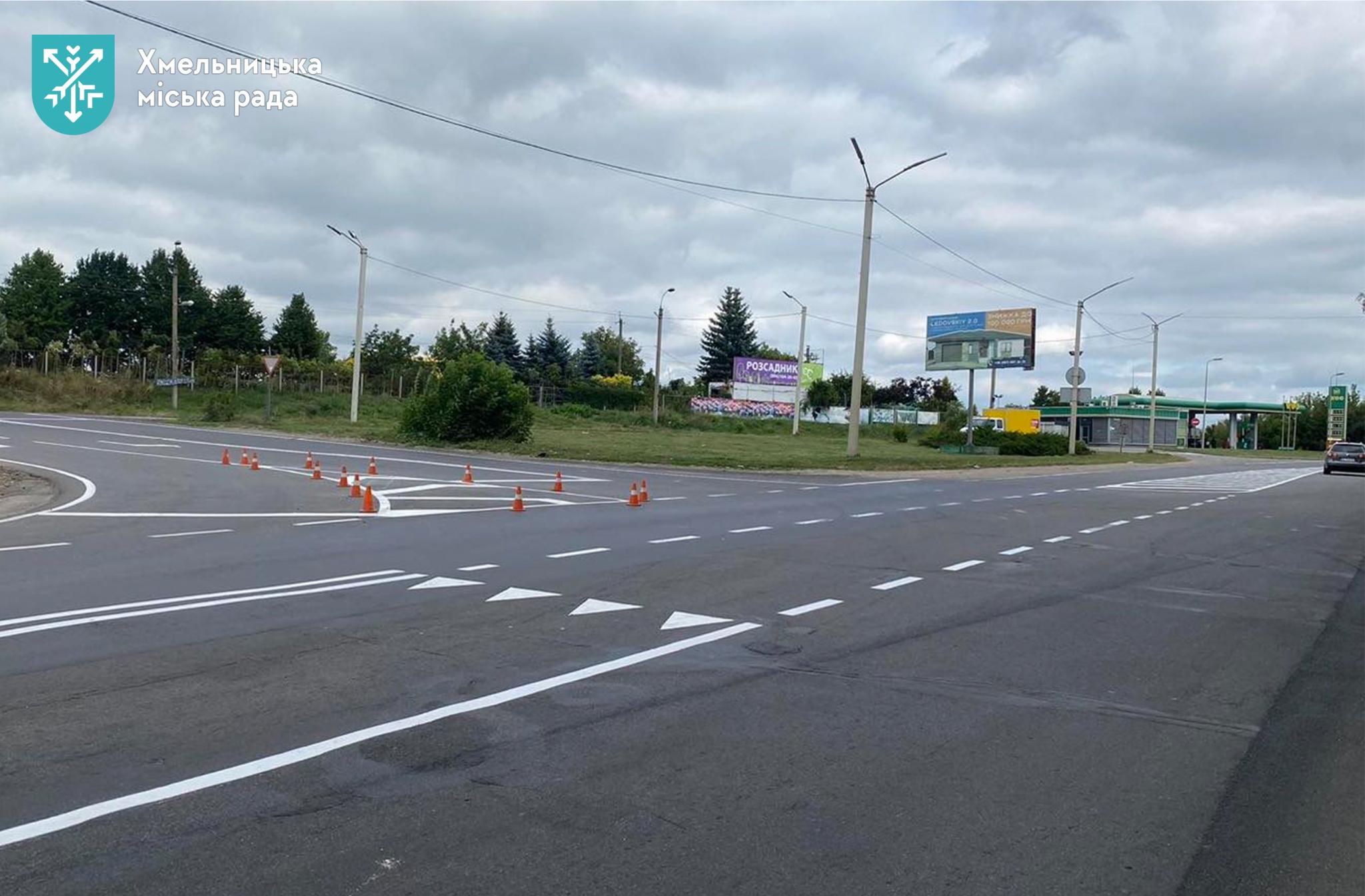 Новини Хмельницького - фото з У Хмельницькому комунальники оновили дорожню розмітку (ФОТО)