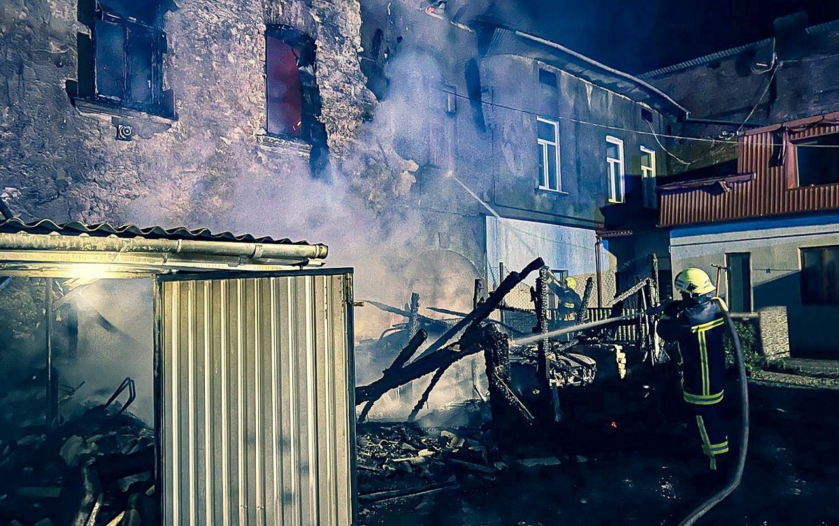 Новини Тернополя - фото з Все вигоріло, нічого не залишилось… У Заліщиках пожежа залишила без житла кілька родин