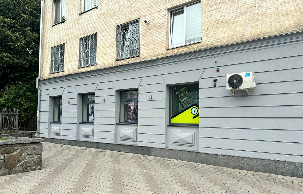 Новини Житомира - фото з Гарний приклад: на Театральній утеплили фасад, зберігши оригінальний колір і обʼєм