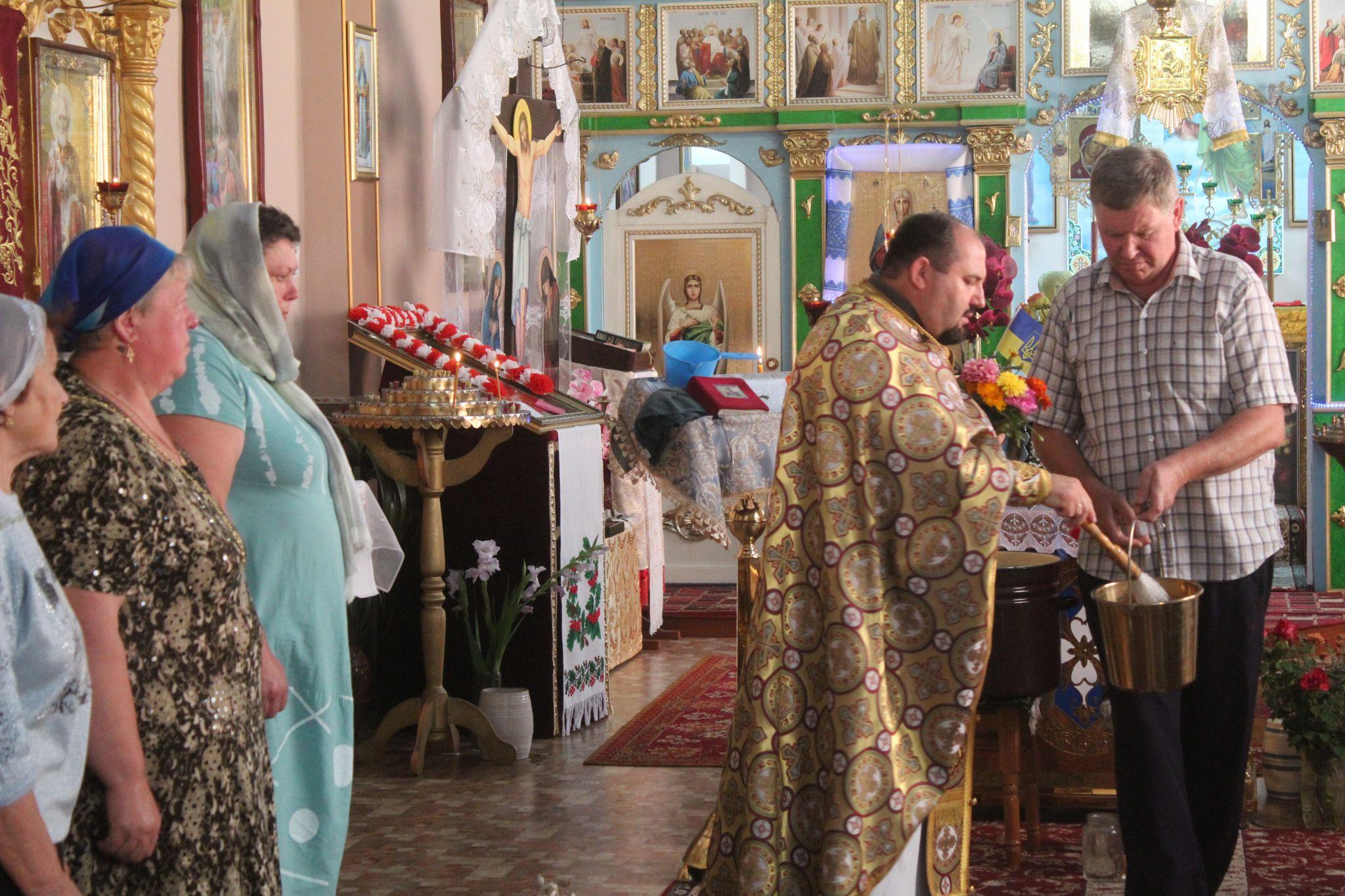 Новини Козятина - фото з На Медовий Спас в храмі Покрови розповіли, які рослини, що символізують