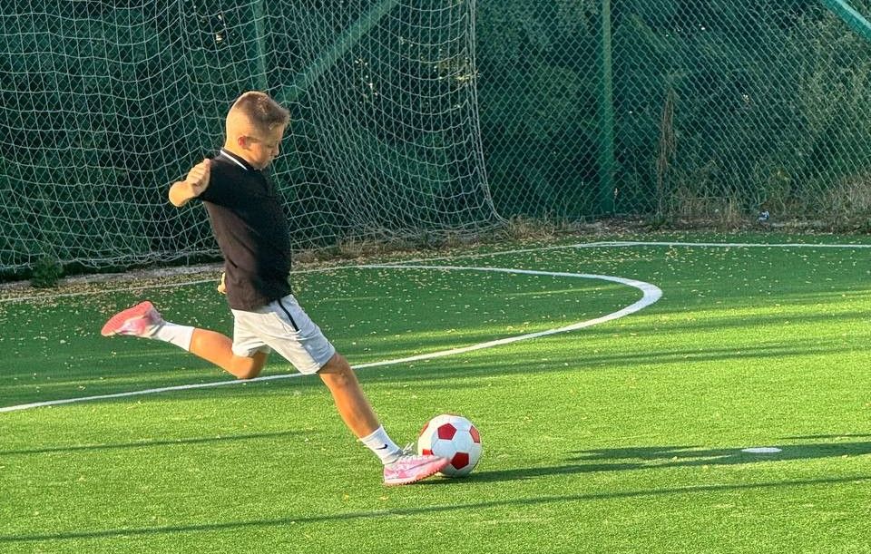 Новини Вінниці - фото з «Він мій кумир»: вінничанин знявся у кліпі з відомим футболістом «Шахтаря» і збірної країни