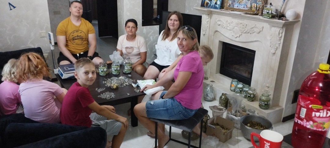 Новини Тернополя - фото з Зі світу по нитці: Нагірянська громада зібрала понад 21 тисячу по 1 гривні для ЗСУ та встановила рекорд