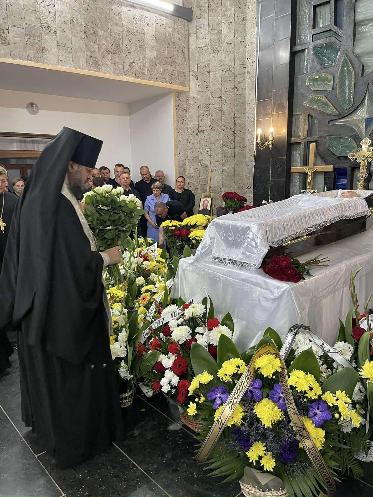 На зображенні може бути: 4 людини