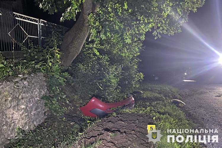 Новини Тернополя - фото з В аварії на Тернопільщині загинув 20-річний хлопець смертельна дтп на тернопільщині: причини аварії встановлюють слідчі поліції