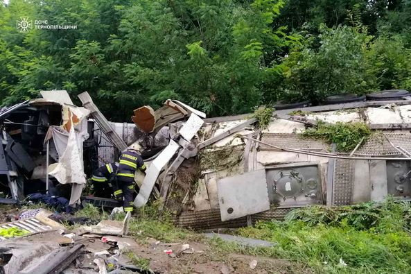 Новини Тернополя - фото з Неподалік Озерної перекинувся сідельний тягач. Водій загинув на місці