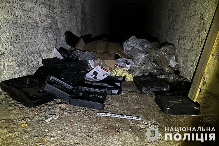 Новини Тернополя - фото з Двоє тернополян вкрали зі складу інструментів на 350 тисяч гривень чоловіків, причетних до крадіжок електроінструментів, викрили поліцейські тернополя: одному із них уже оголосили підозру