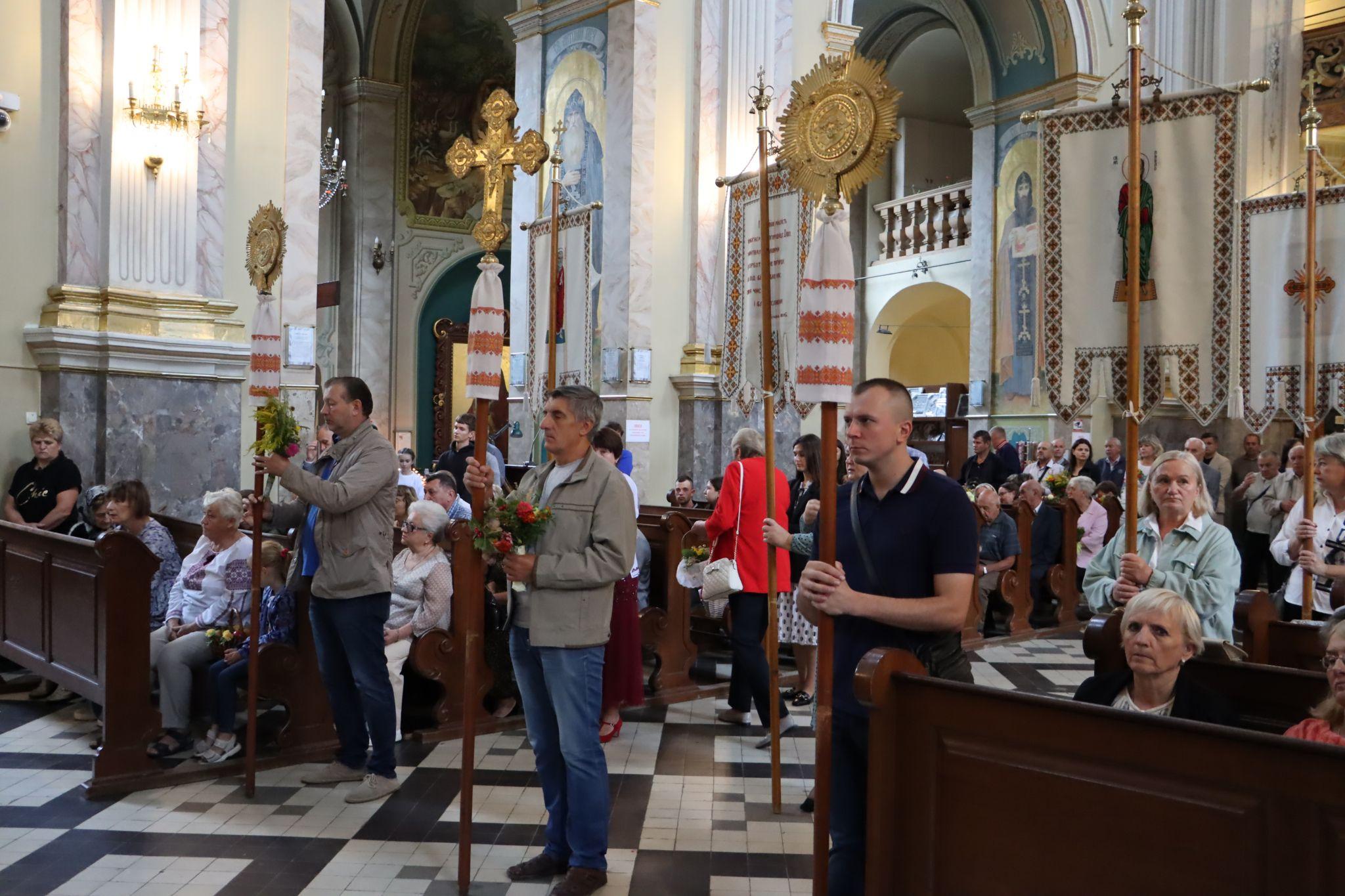 Новини Тернополя - фото з Як тернополяни освячували кошики на Спаса: репортаж з місцевих храмів