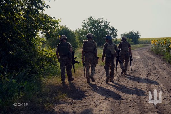 Новини Тернополя - фото з Як тренуються воїни 42 окремої механізованої бригади, показали в ТЦК На зображенні може бути: 4 людини та текст