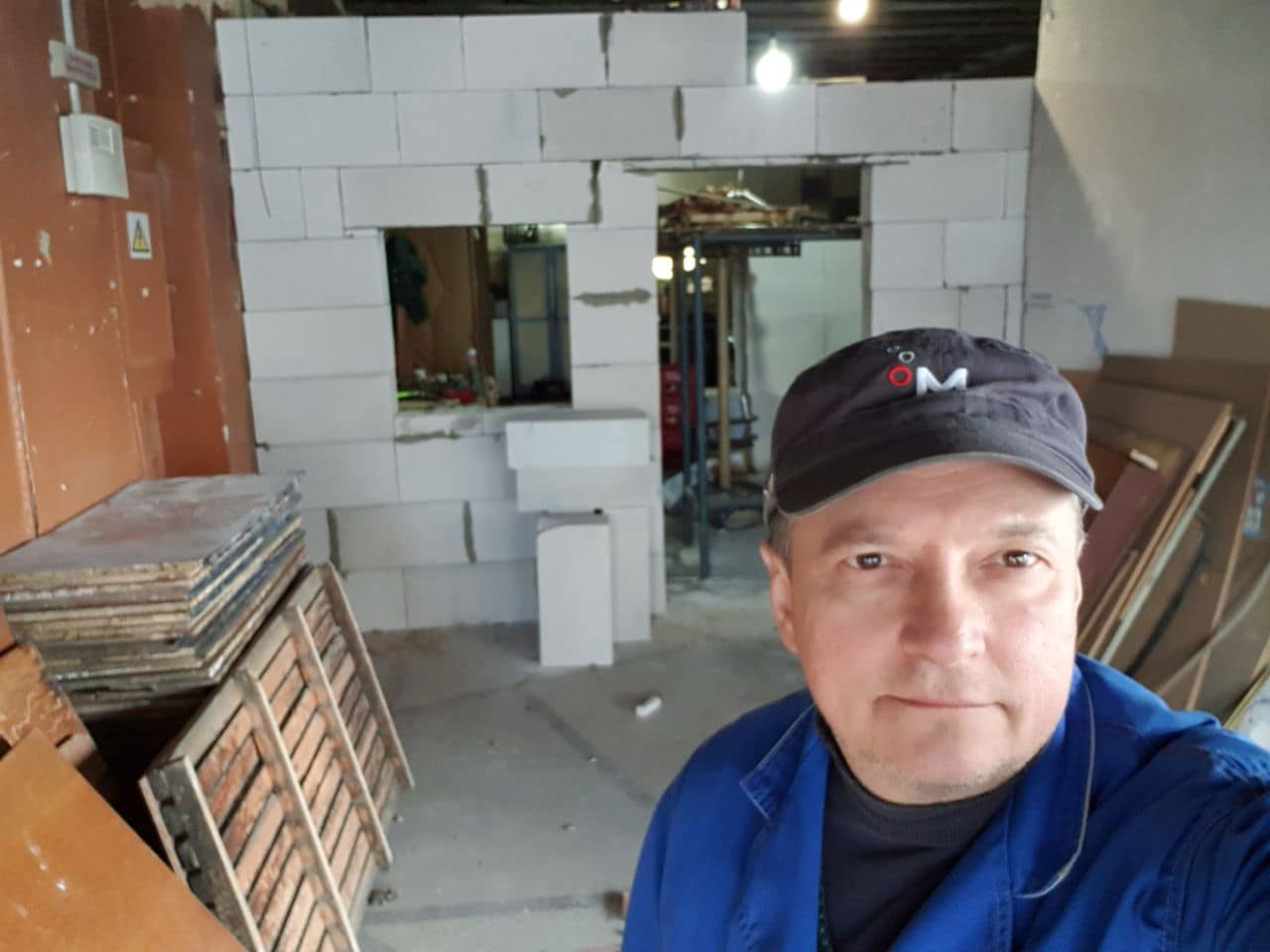 Новини Вінниці - фото з «Ми тут і зараз працюємо»: про хімчистку зі зруйнованого ракетами Будинку побуту