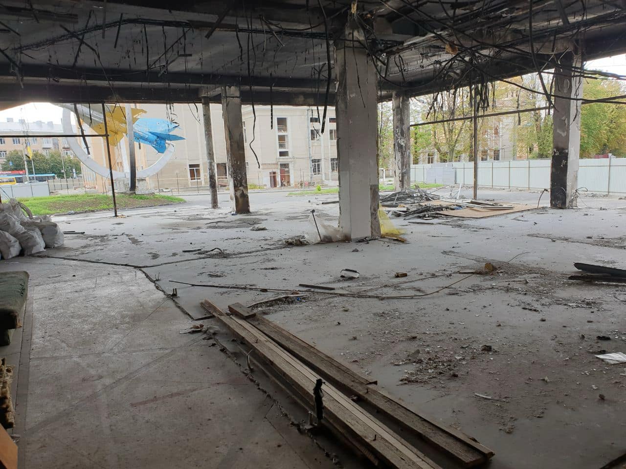 Новини Вінниці - фото з «Ми тут і зараз працюємо»: про хімчистку зі зруйнованого ракетами Будинку побуту