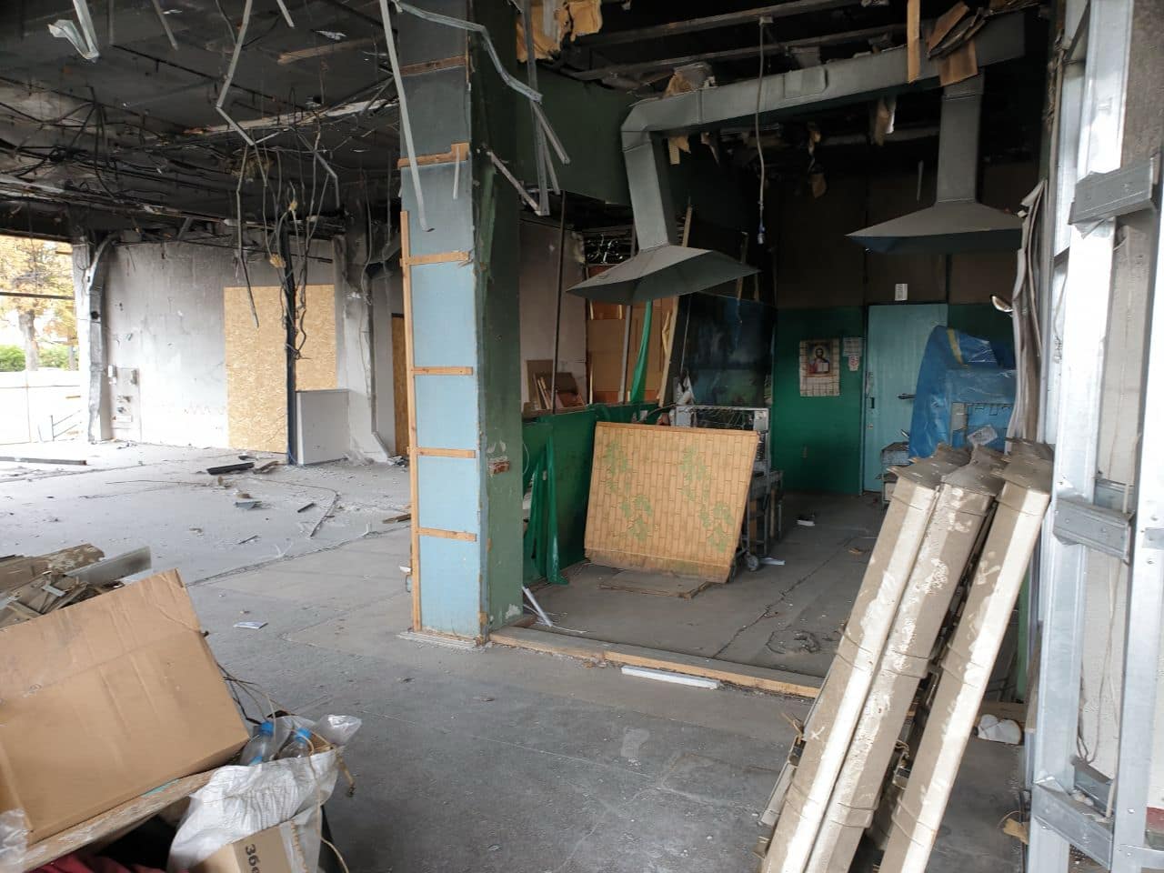 Новини Вінниці - фото з «Ми тут і зараз працюємо»: про хімчистку зі зруйнованого ракетами Будинку побуту