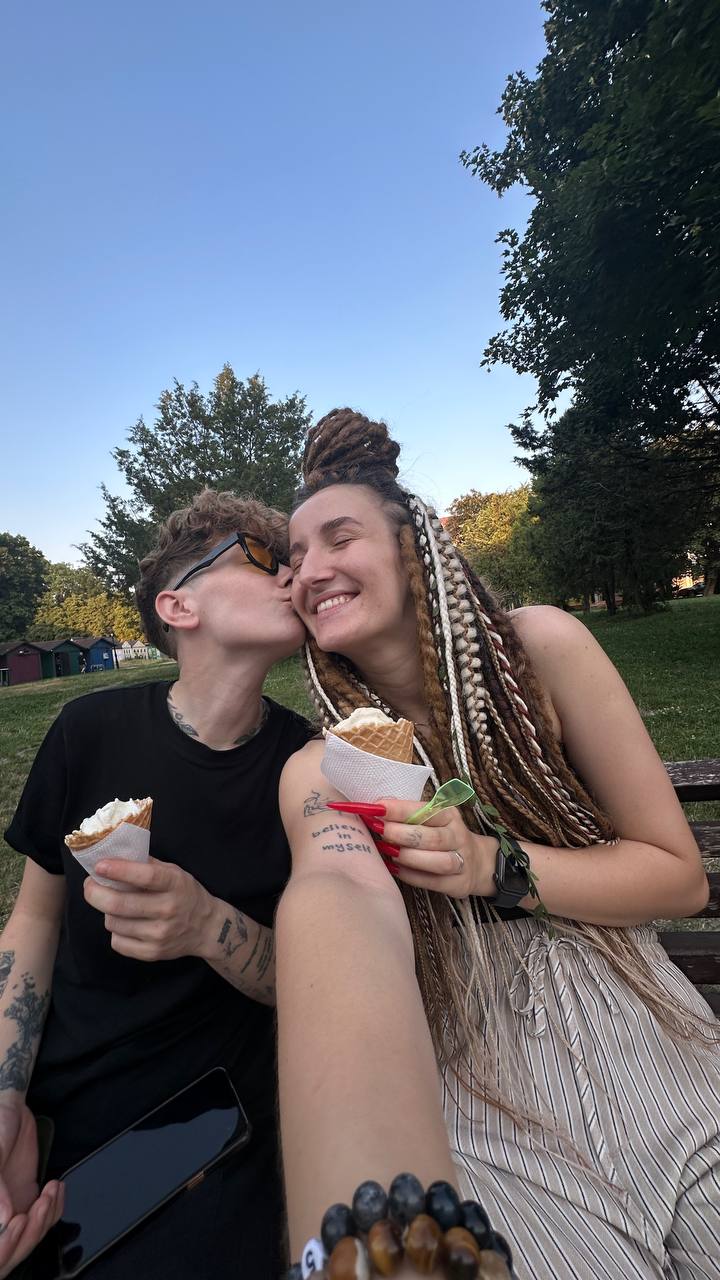 Новини Хмельницького - фото з Віка та Яна з Кам'янця, які хочуть одружитися: «Ми звичайна українська сім’я»