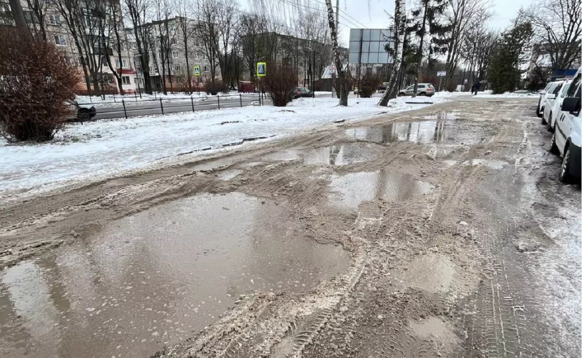 Новини Тернополя - фото з Роблять дорогу на Монастирського, а тротуар для пішоходів не передбачили. Чому?