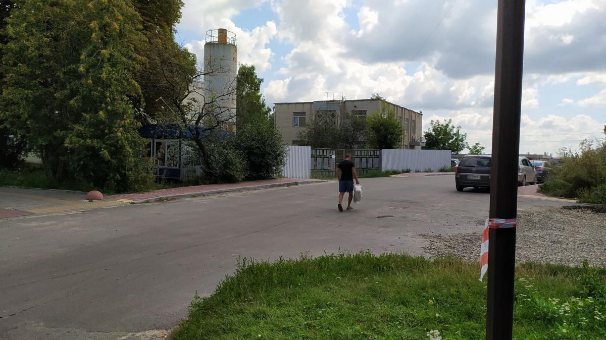 Новини Тернополя - фото з Роблять дорогу на Монастирського, а тротуар для пішоходів не передбачили. Чому?