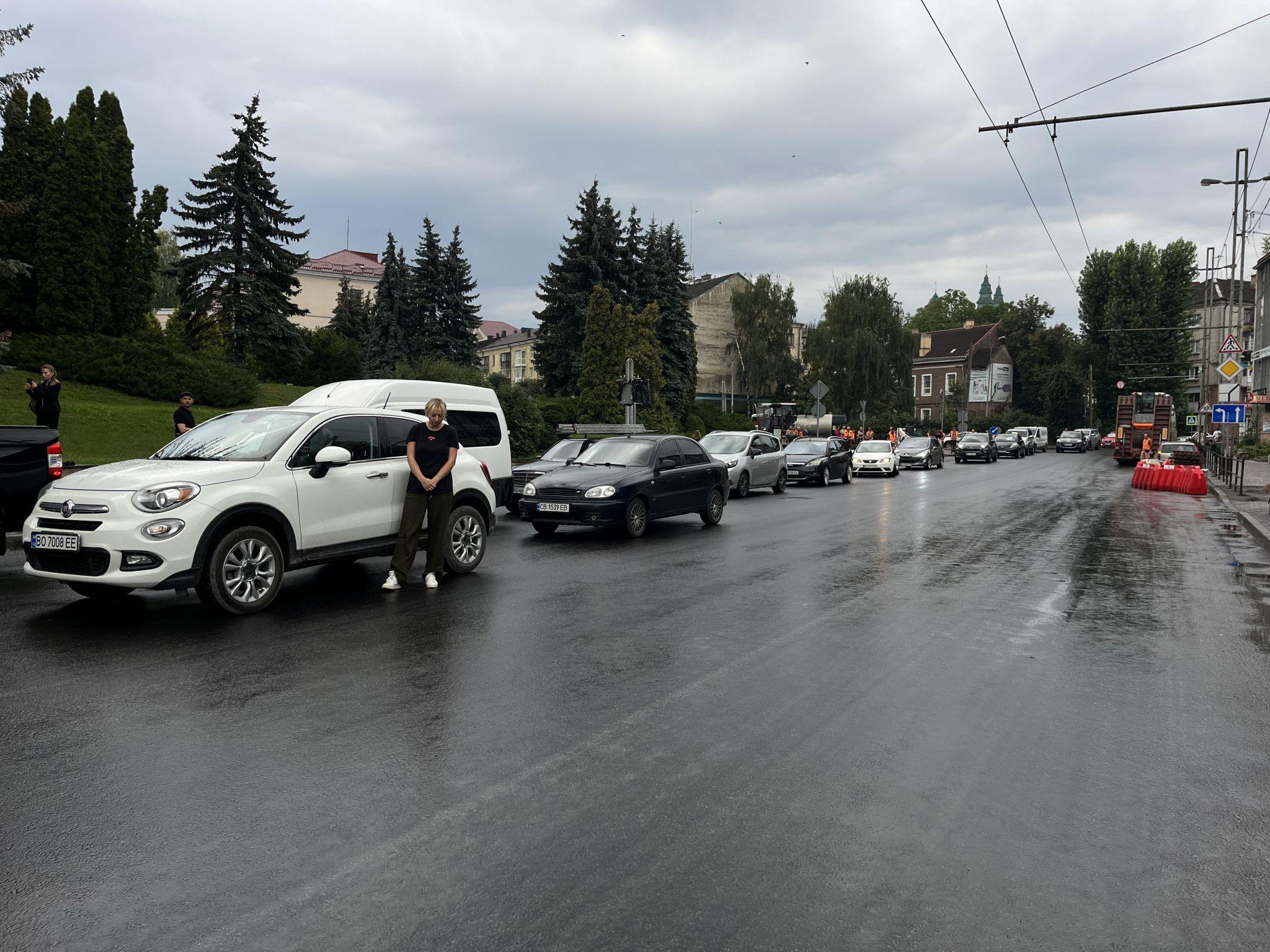 Новини Тернополя - фото з Зупинись, згадай і вшануй: у Тернополі провели «Хвилину пам’яті» за загиблими