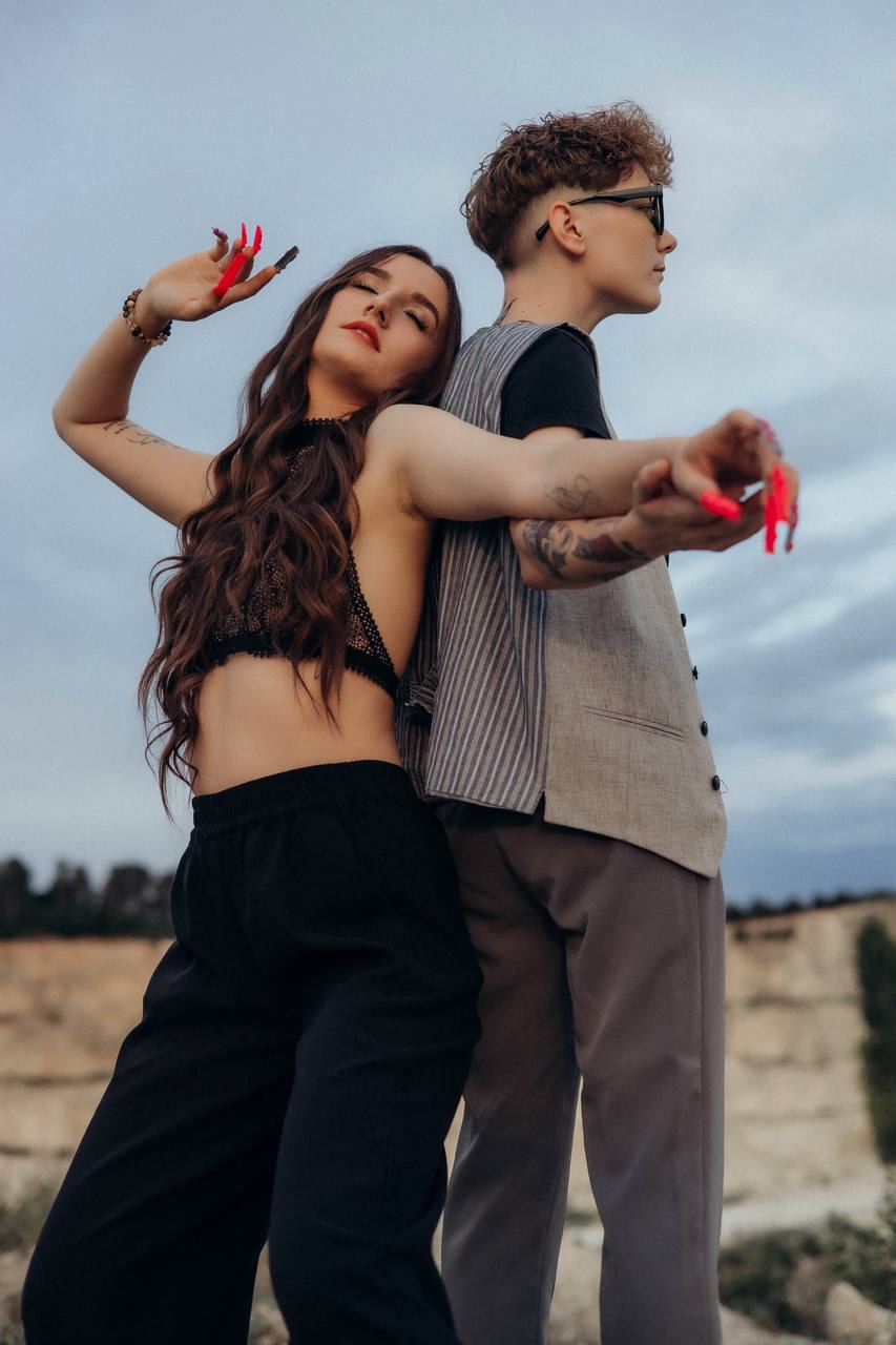 Новини Хмельницького - фото з Віка та Яна з Кам'янця, які хочуть одружитися: «Ми звичайна українська сім’я»