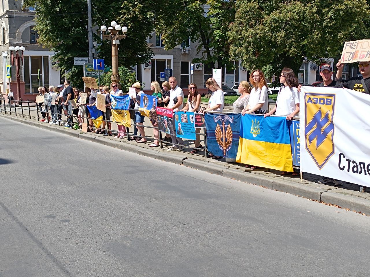 Новини Тернополя - фото з «Не мовчи»: акцію-нагадування про військовополонених провели у Тернополі