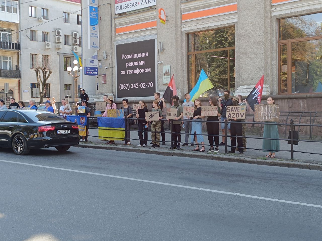 Новини Тернополя - фото з «Не мовчи»: акцію-нагадування про військовополонених провели у Тернополі