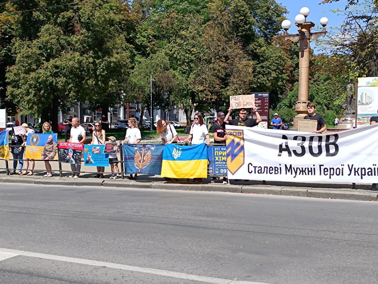 Новини Тернополя - фото з «Не мовчи»: акцію-нагадування про військовополонених провели у Тернополі