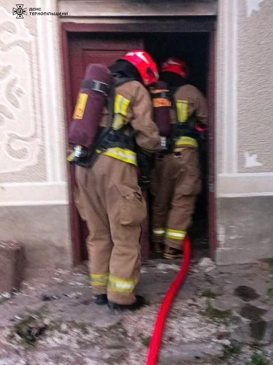 Новини Тернополя - фото з В пожежі на Тернопільщині врятували людину
