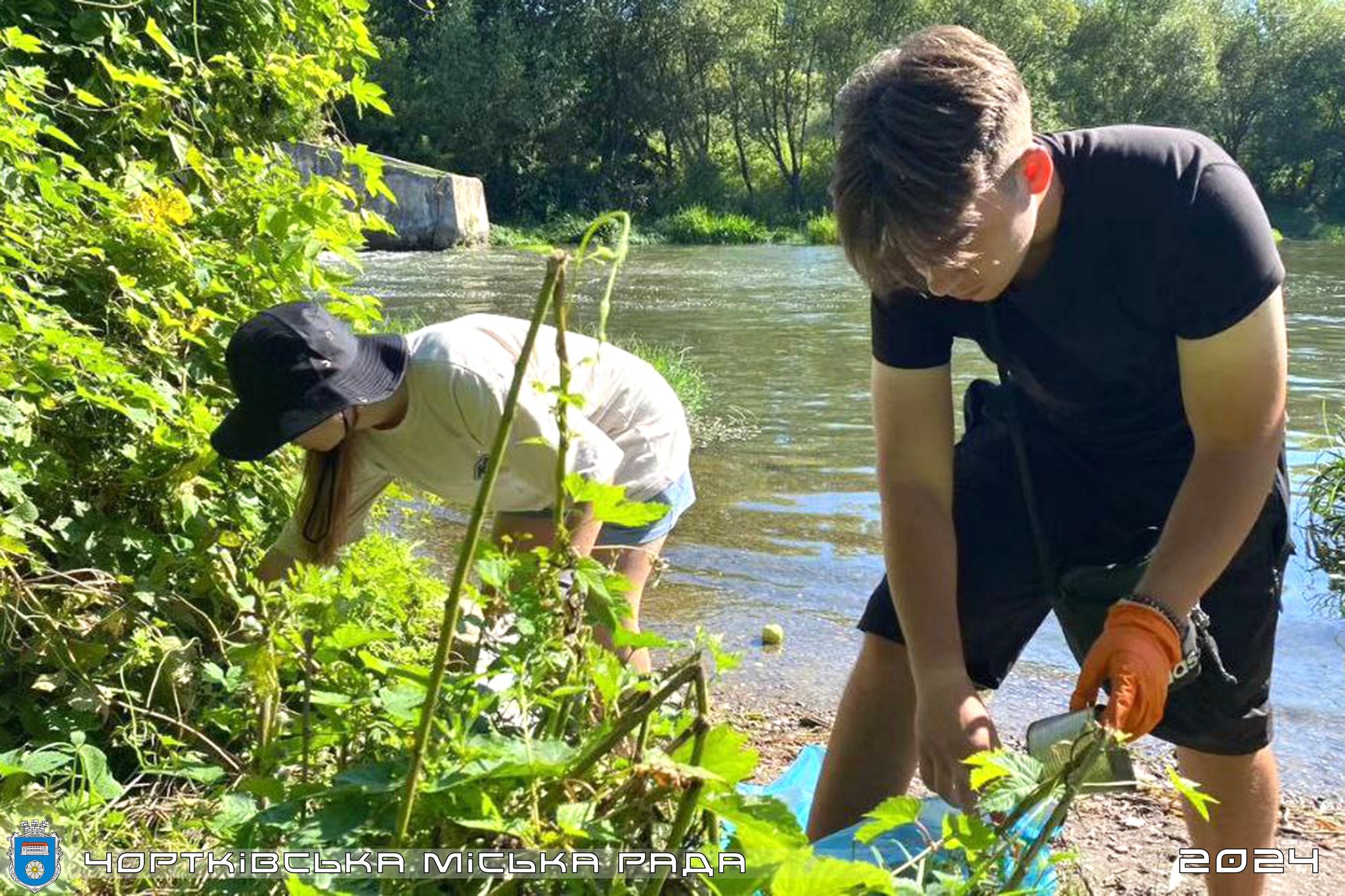 На зображенні може бути: 2 людини