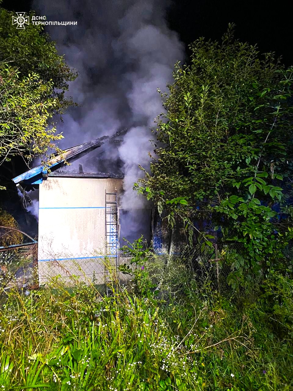 Новини Тернополя - фото з На Теребовлянщині вночі горів будинок На зображенні може бути: вогонь