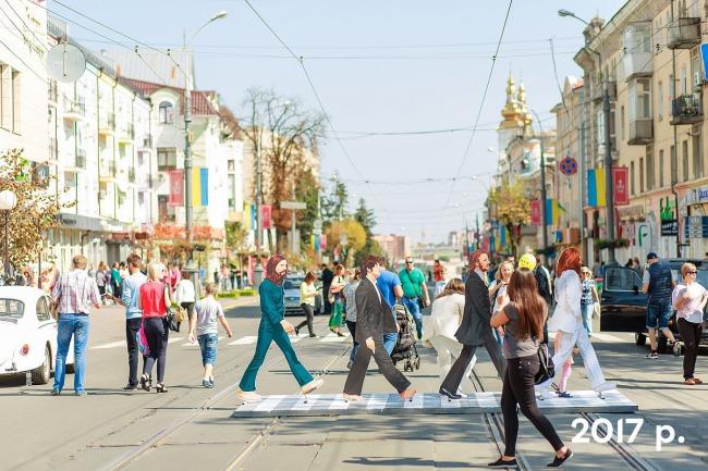 Новини Вінниці - фото з Як у Вінниці з'явився сквер Ліверпуль: історія, що поєднує музику, пиріжки та записи «на кістках»