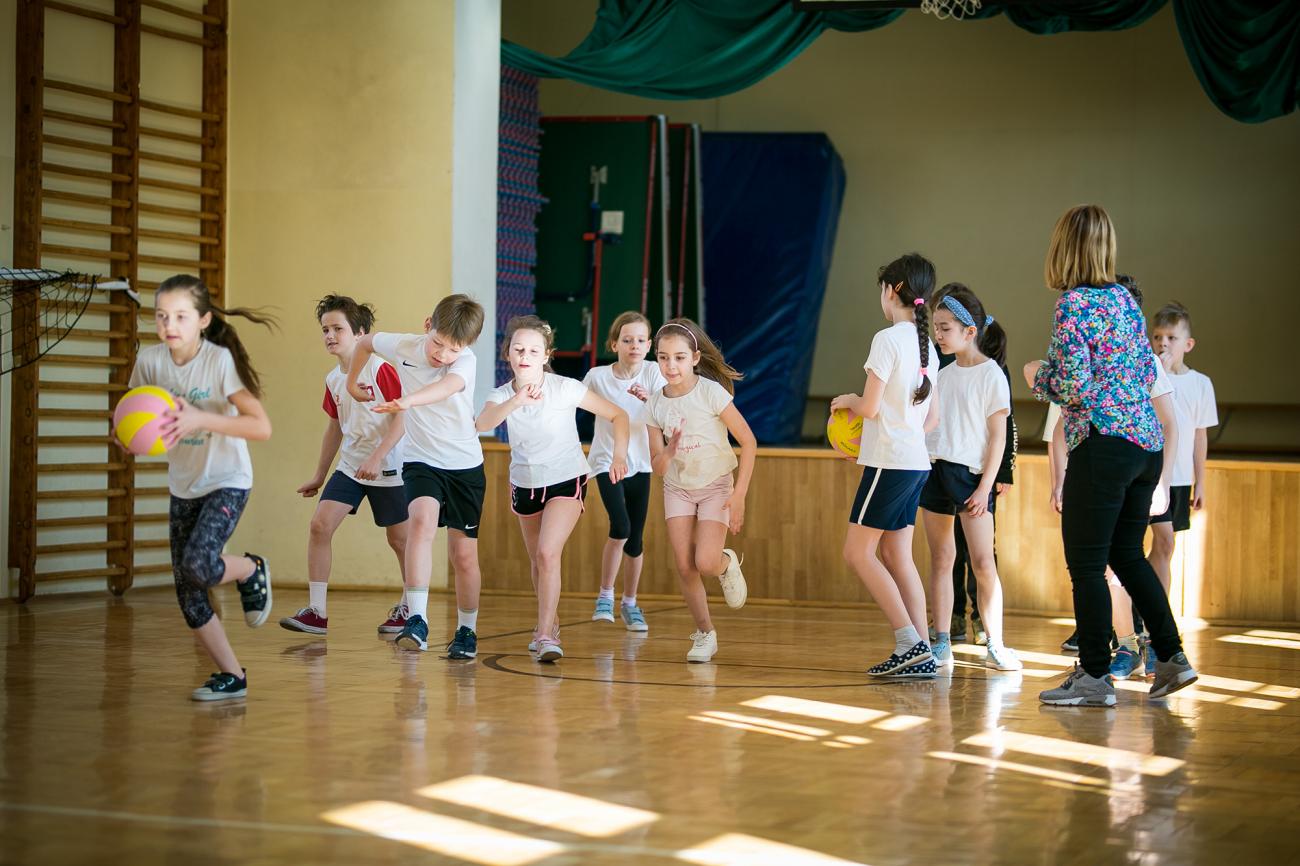 Новини Тернополя - фото з Обов'язкова освіта та штрафи за відмову : що зміниться з 1 вересня для українських дітей в Польщі Шкільний обов'язок і штрафи. Які зміни готують для українських дітей у Польщі