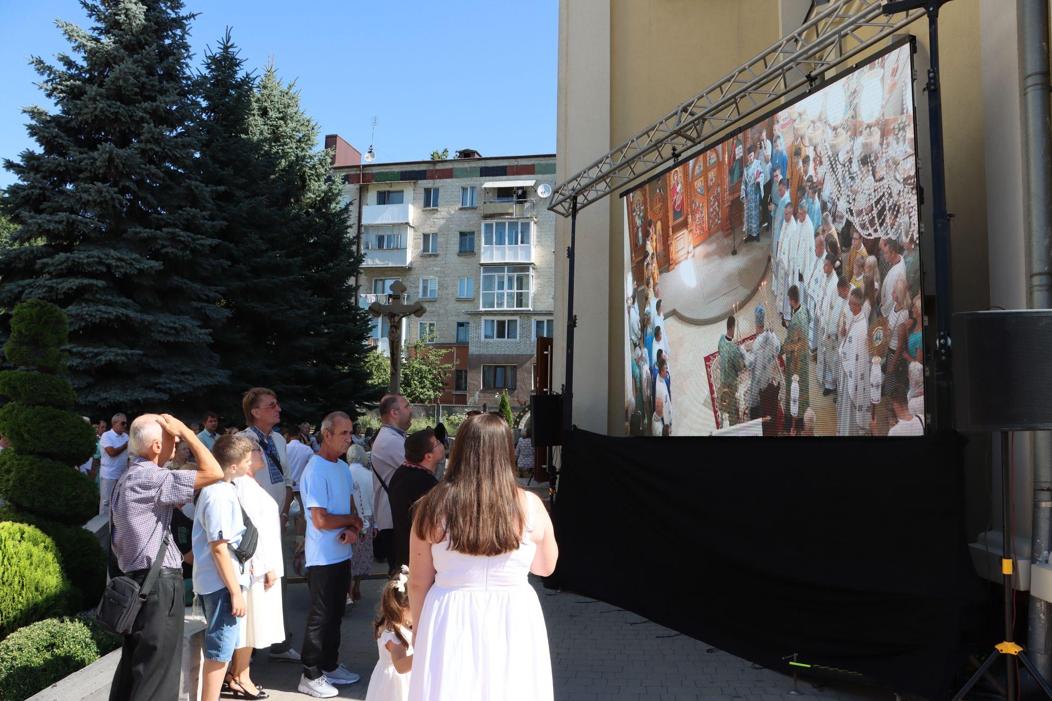 Новини Тернополя - фото з Молились за мир в Україні: для Дня міста провели божественну літургію