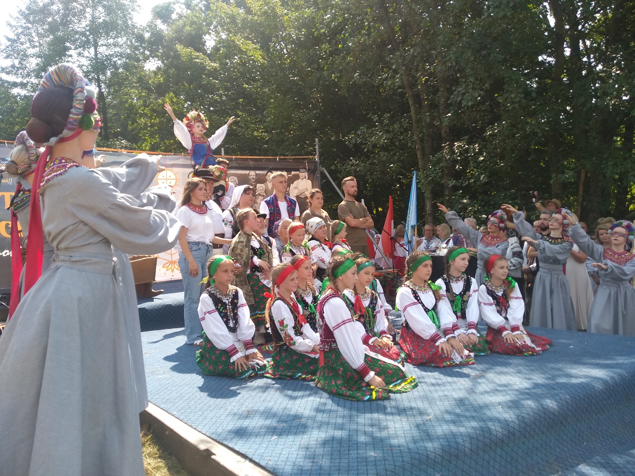 Новини Тернополя - фото з Ватра нескорених: лемки зі всієї України зібрались в Монастириськах На зображенні може бути: 2 людини