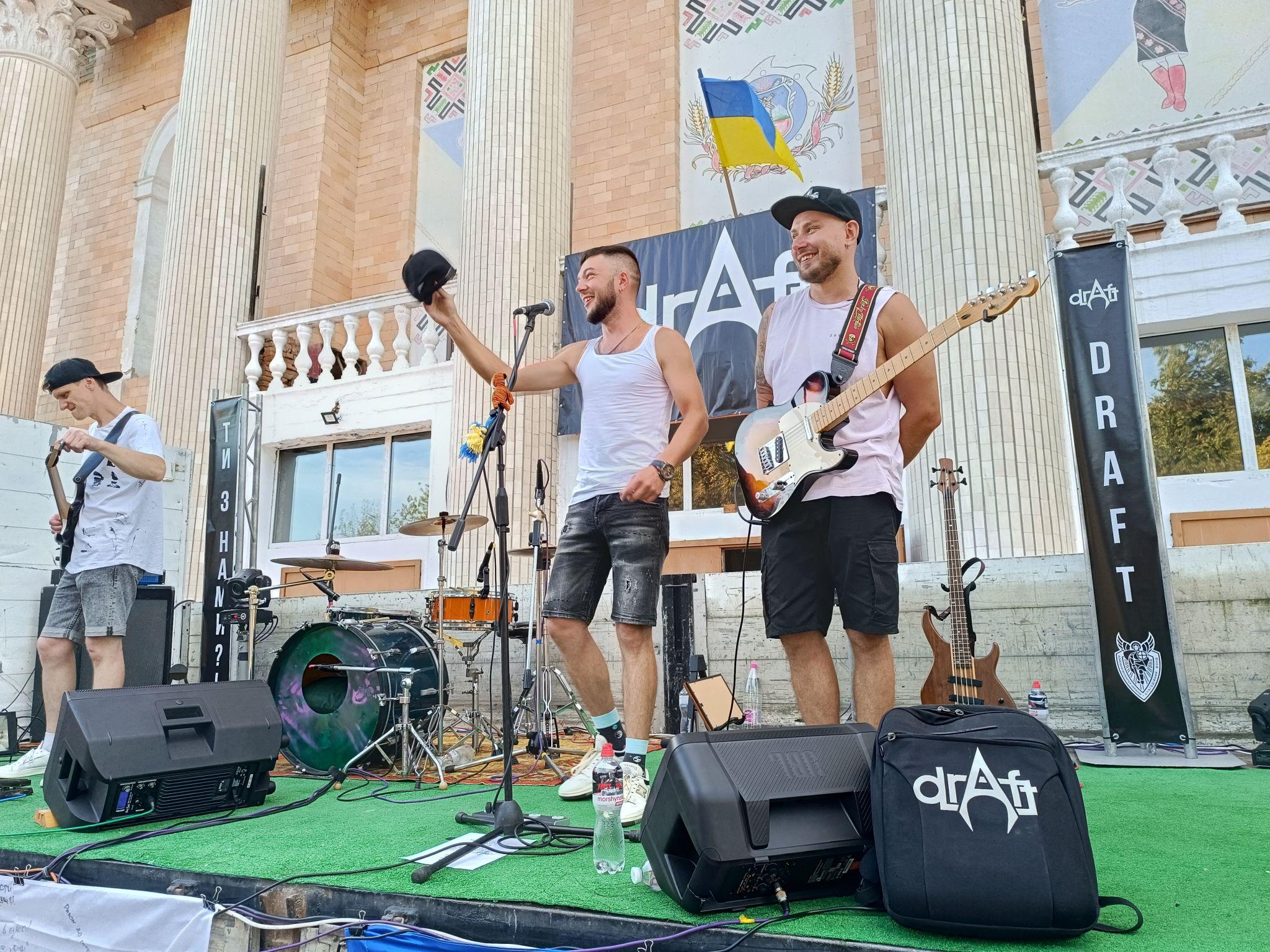 Новини Козятина - фото з Зустрічали гостя з Фінляндії і зібрали на авто для Нацгвардії