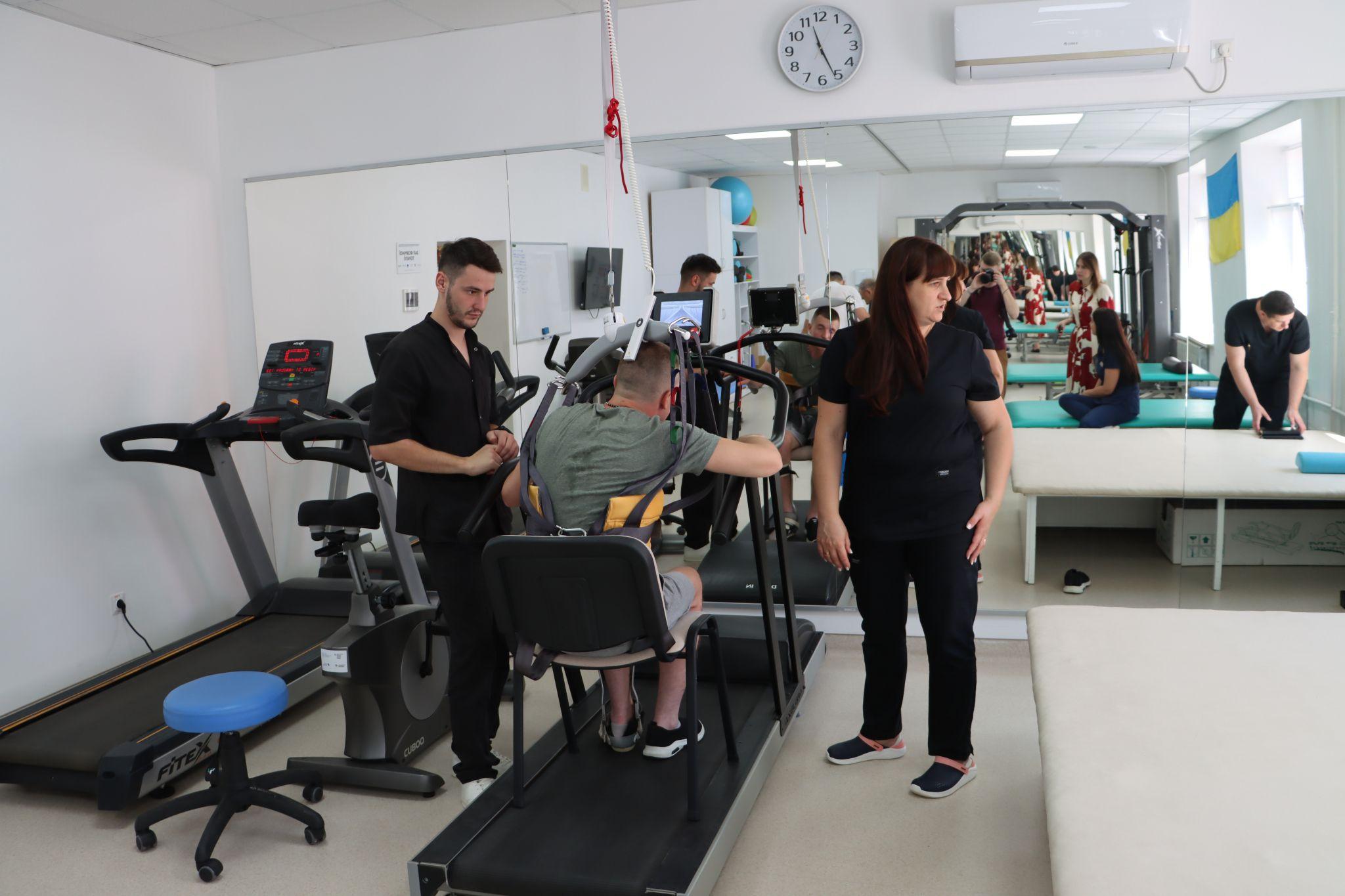 Новини Тернополя - фото з «Знайти фахівця із досвідом – це джекпот». Де шукати та що повинні вміти реабілітологи в Україні?