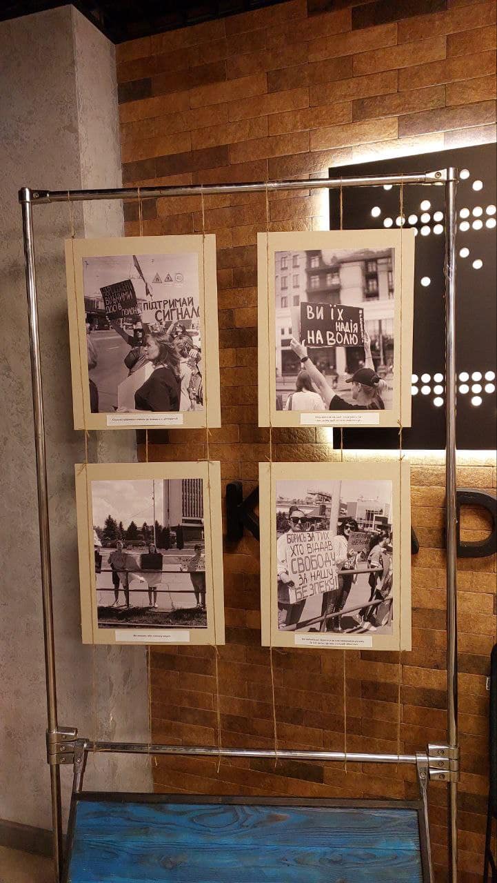 Новини Вінниці - фото з «Не мовчи»: про виставку фоторобіт з акцій на підтримку полонених та зниклих безвісти захисників